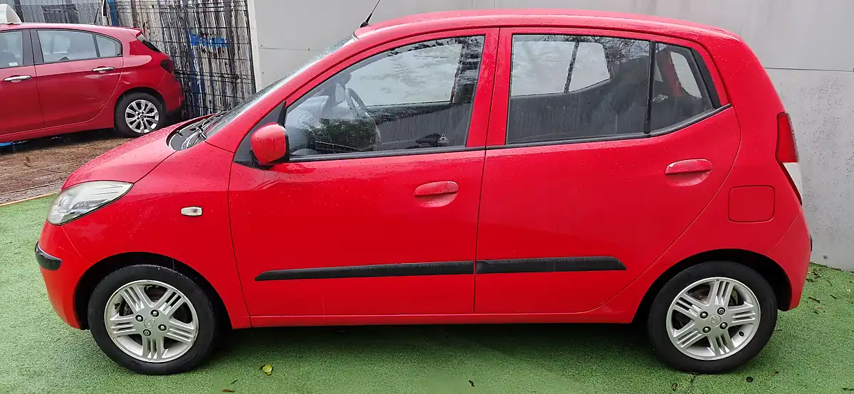 Used 2011 Hyundai I10 Comfort Red - Interior and Exterior details 7