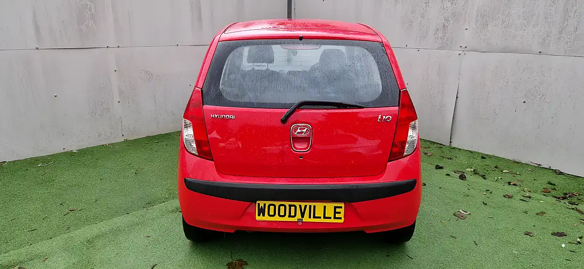 Used 2011 Hyundai I10 Comfort Red - Interior and Exterior details 9