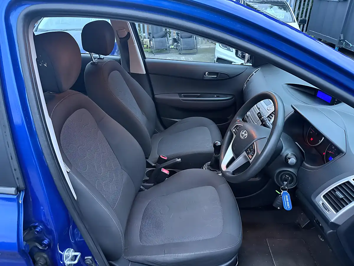 Used 2011 Hyundai I20 Comfort Euro 5 5dr Blue - Interior and Exterior details 10