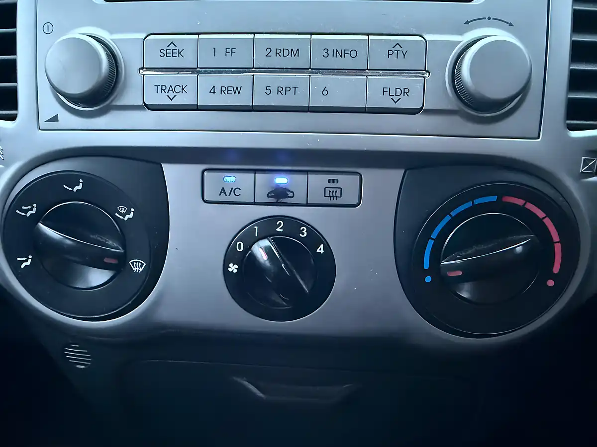 Used 2011 Hyundai I20 Comfort Euro 5 5dr Blue - Interior and Exterior details 12