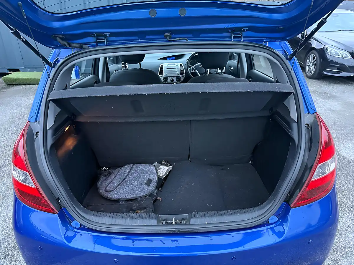 Used 2011 Hyundai I20 Comfort Euro 5 5dr Blue - Interior and Exterior details 16