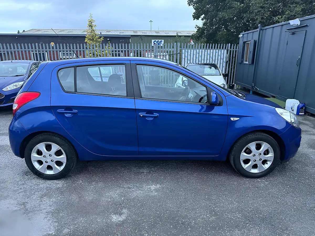 Used 2011 Hyundai I20 Comfort Euro 5 5dr Blue - Interior and Exterior details 8