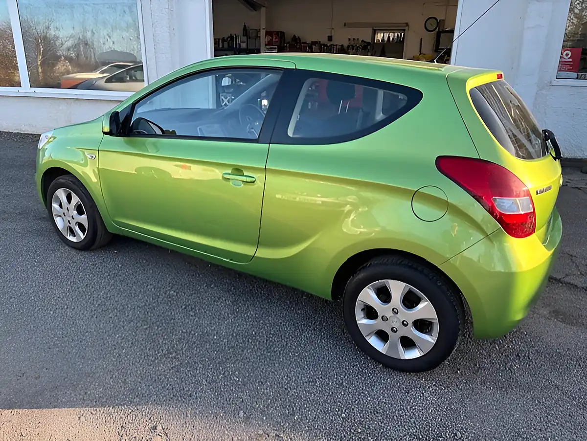 Used 2011 Hyundai I20 Comfort Green - Interior and Exterior details 3