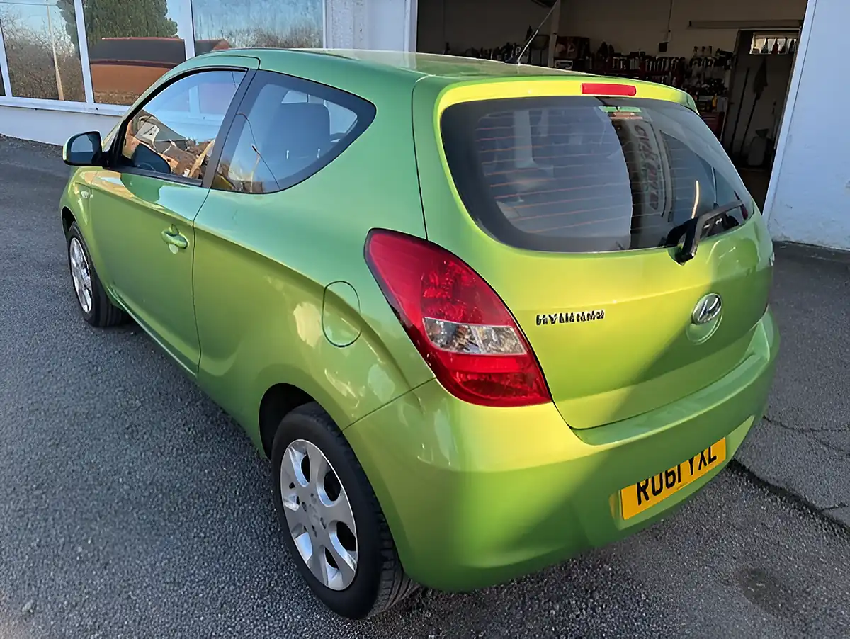 Used 2011 Hyundai I20 Comfort Green - Interior and Exterior details 4