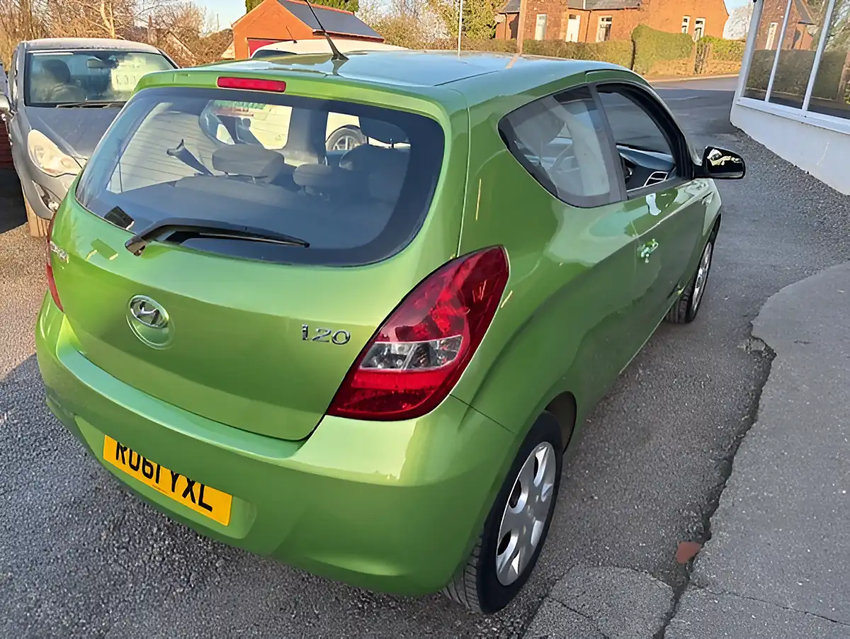 Used 2011 Hyundai I20 Comfort Green - Interior and Exterior details 5