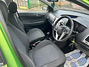 Used 2011 Hyundai i20 Comfort Green - Interior and Exterior details 13