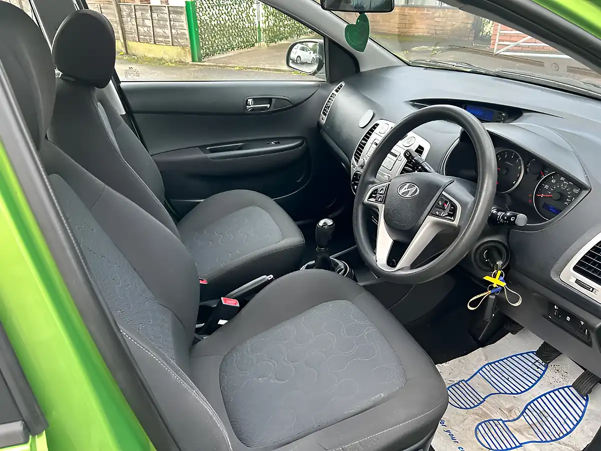 Used 2011 Hyundai i20 Comfort Green - Interior and Exterior details 13