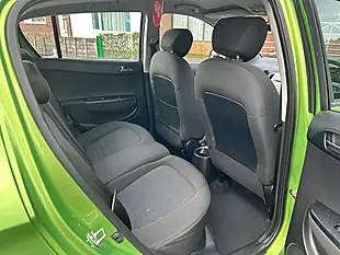 Used 2011 Hyundai i20 Comfort Green - Interior and Exterior details 14