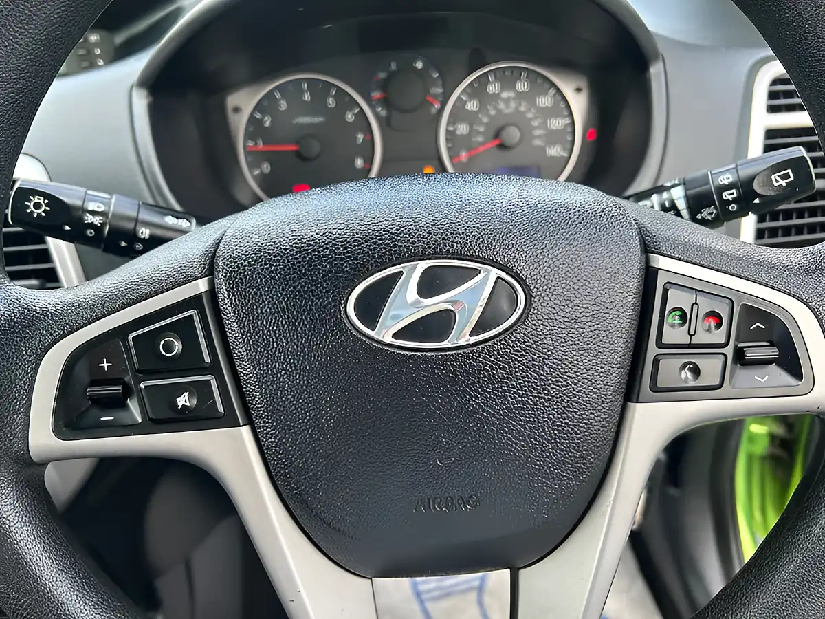 Used 2011 Hyundai i20 Comfort Green - Interior and Exterior details 15