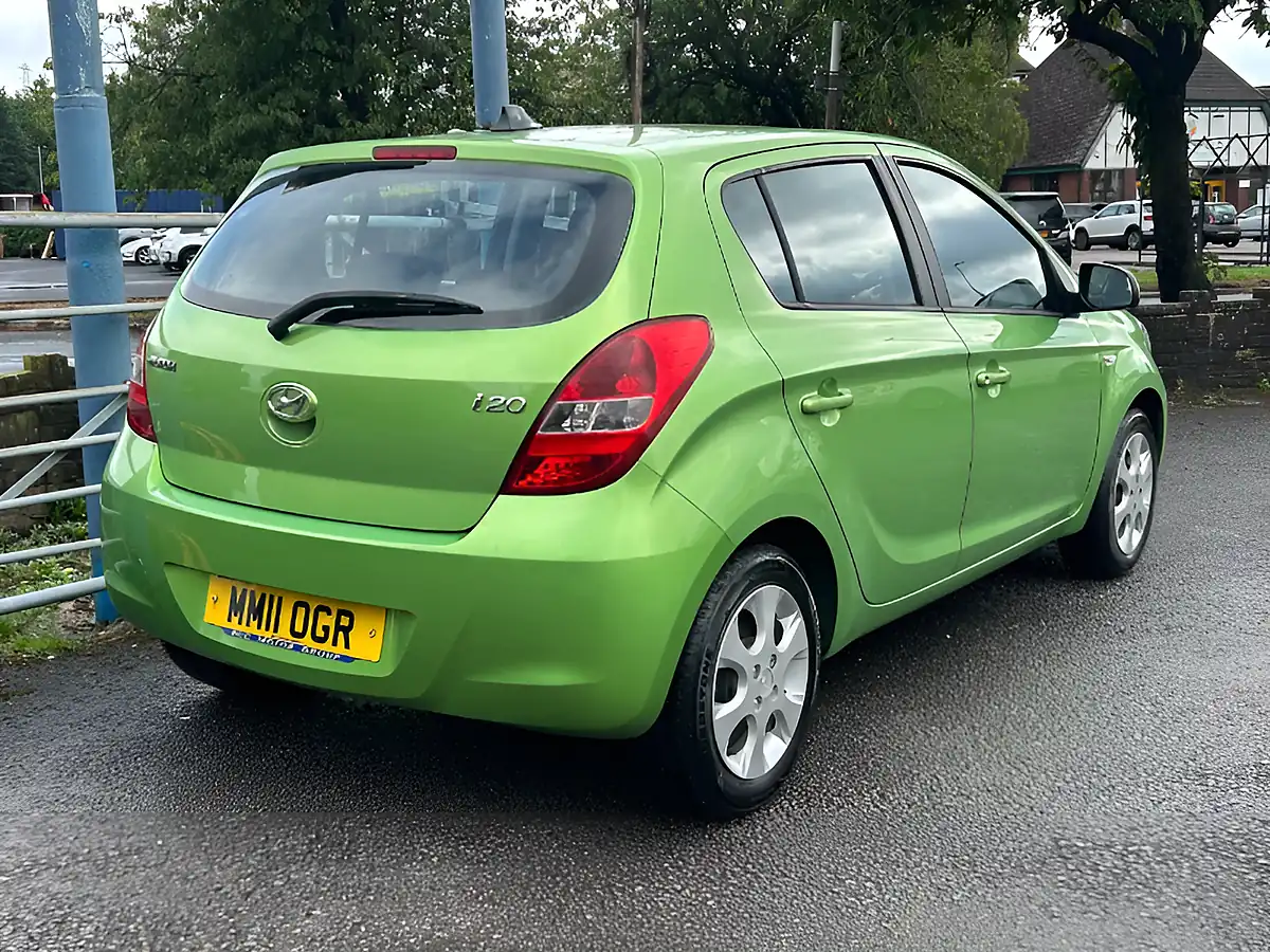 Used 2011 Hyundai i20 Comfort Green - Interior and Exterior details 5