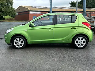Used 2011 Hyundai i20 Comfort Green - Interior and Exterior details 8