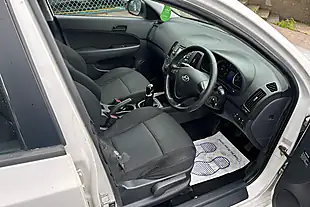 Used 2011 Hyundai i30 Comfort White - Interior and Exterior details 11