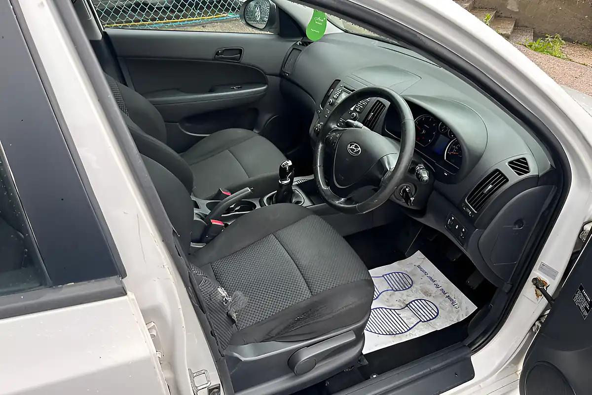 Used 2011 Hyundai i30 Comfort White - Interior and Exterior details 11