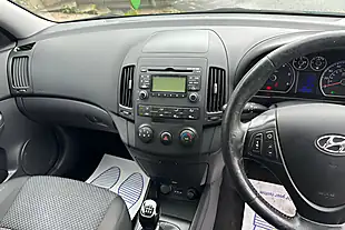 Used 2011 Hyundai i30 Comfort White - Interior and Exterior details 12