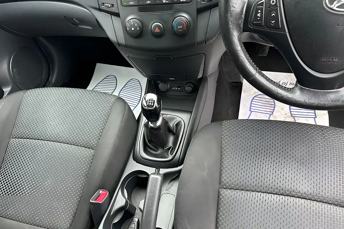 Used 2011 Hyundai i30 Comfort White - Interior and Exterior details 13