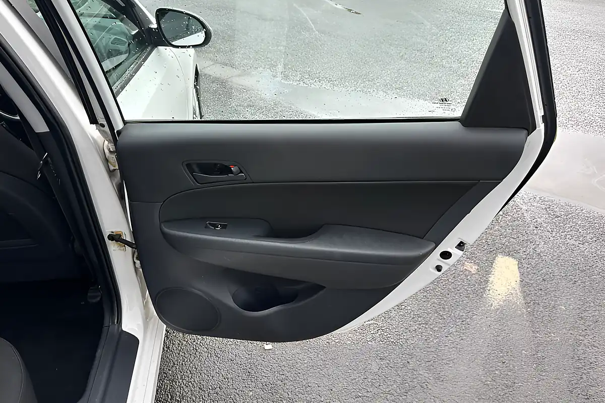 Used 2011 Hyundai i30 Comfort White - Interior and Exterior details 16