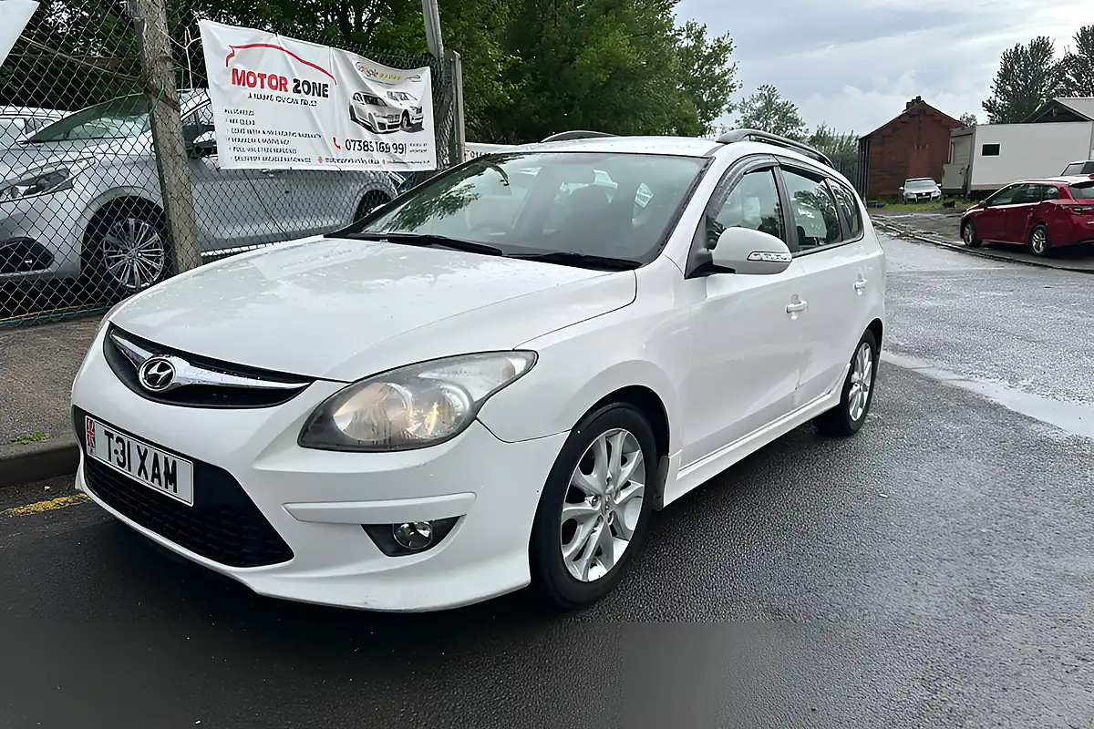 Used 2011 Hyundai i30 Comfort White - Interior and Exterior details 3