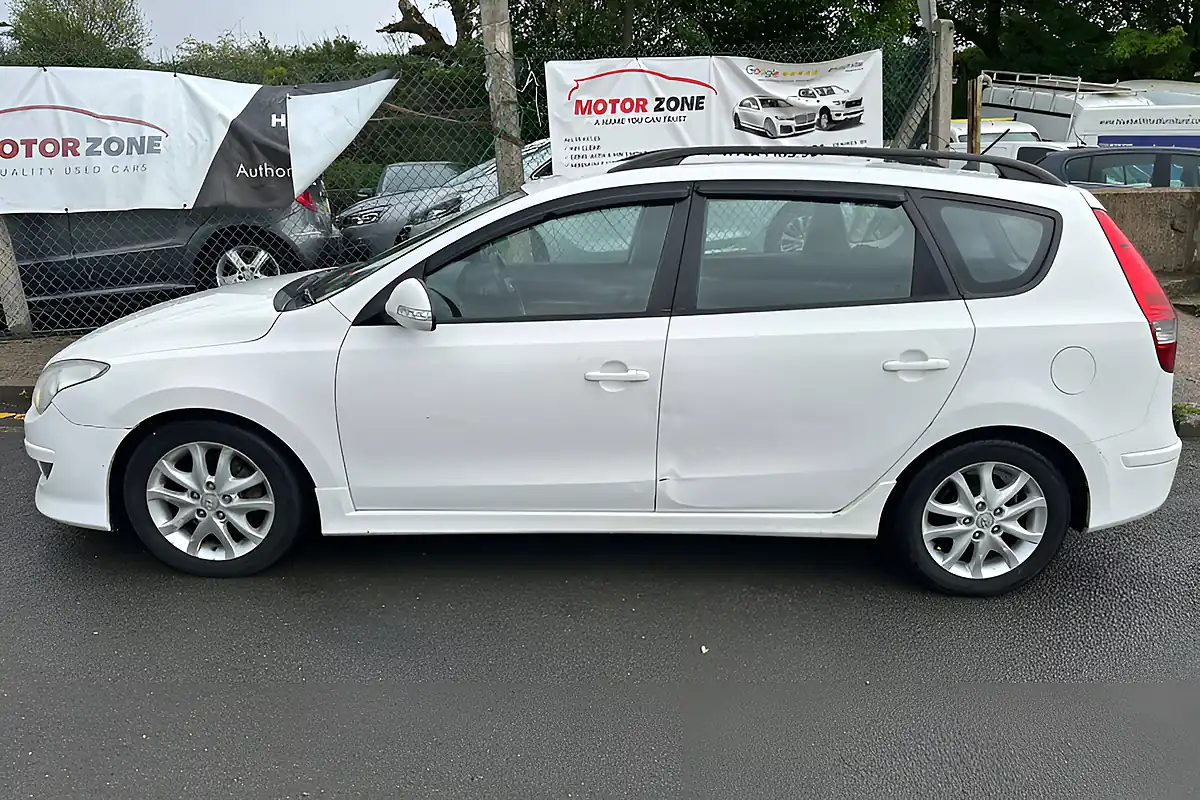 Used 2011 Hyundai i30 Comfort White - Interior and Exterior details 5