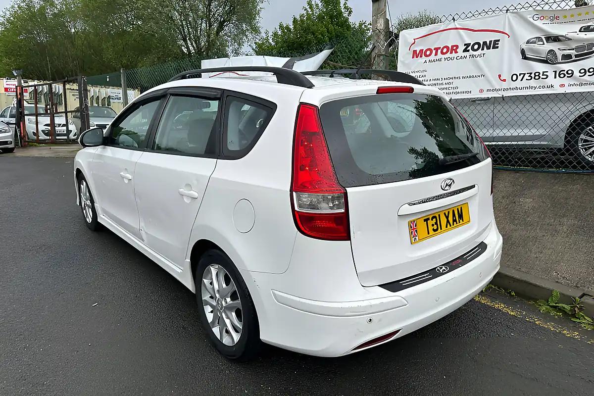 Used 2011 Hyundai i30 Comfort White - Interior and Exterior details 6