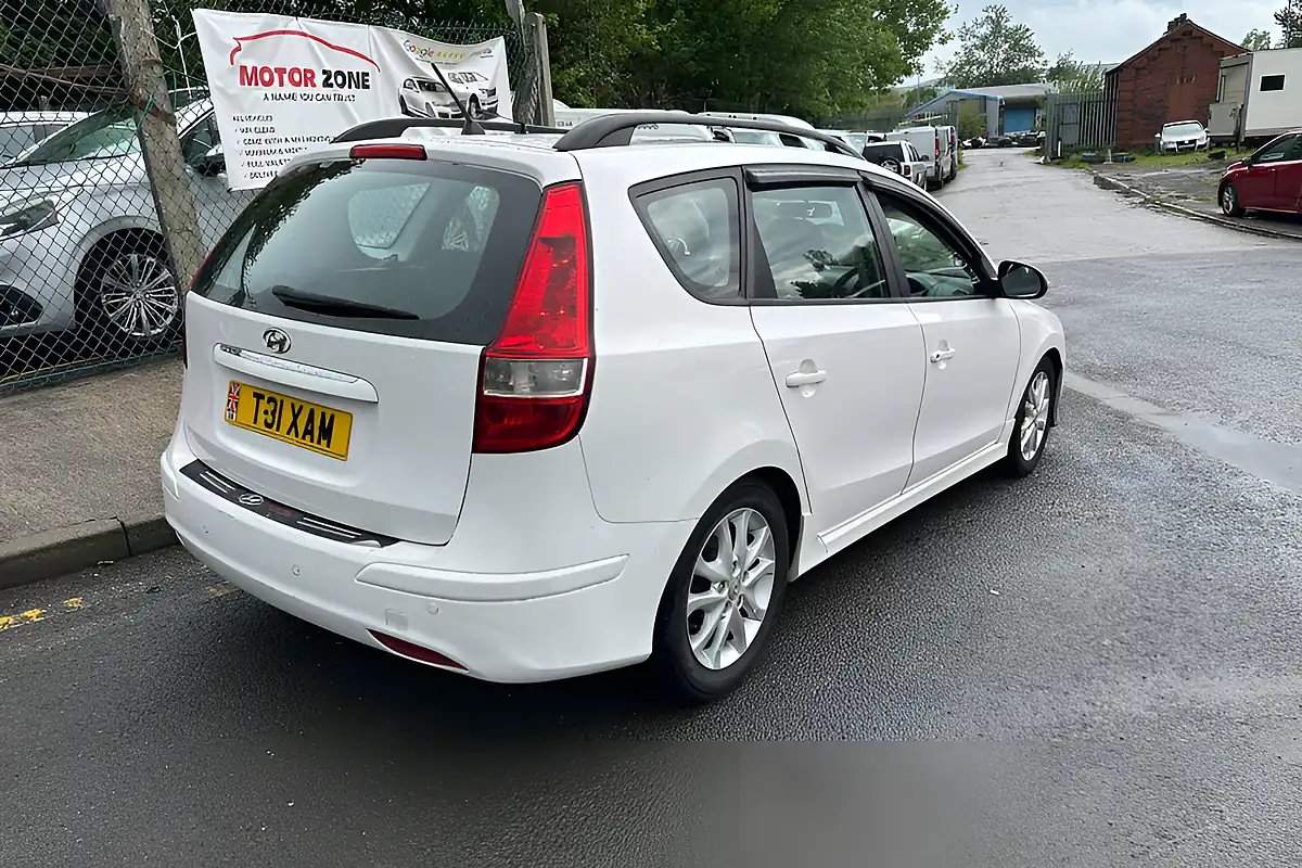 Used 2011 Hyundai i30 Comfort White - Interior and Exterior details 8