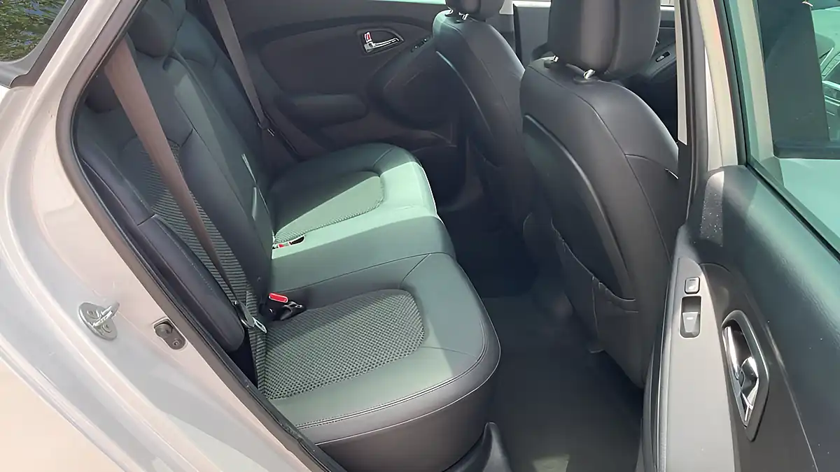 Used 2011 Hyundai Ix35 Premium White - Interior and Exterior details 8