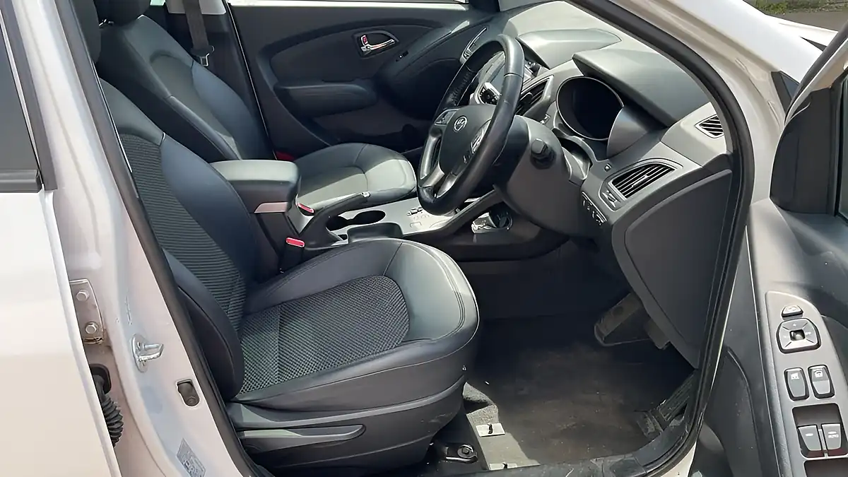 Used 2011 Hyundai Ix35 Premium White - Interior and Exterior details 9