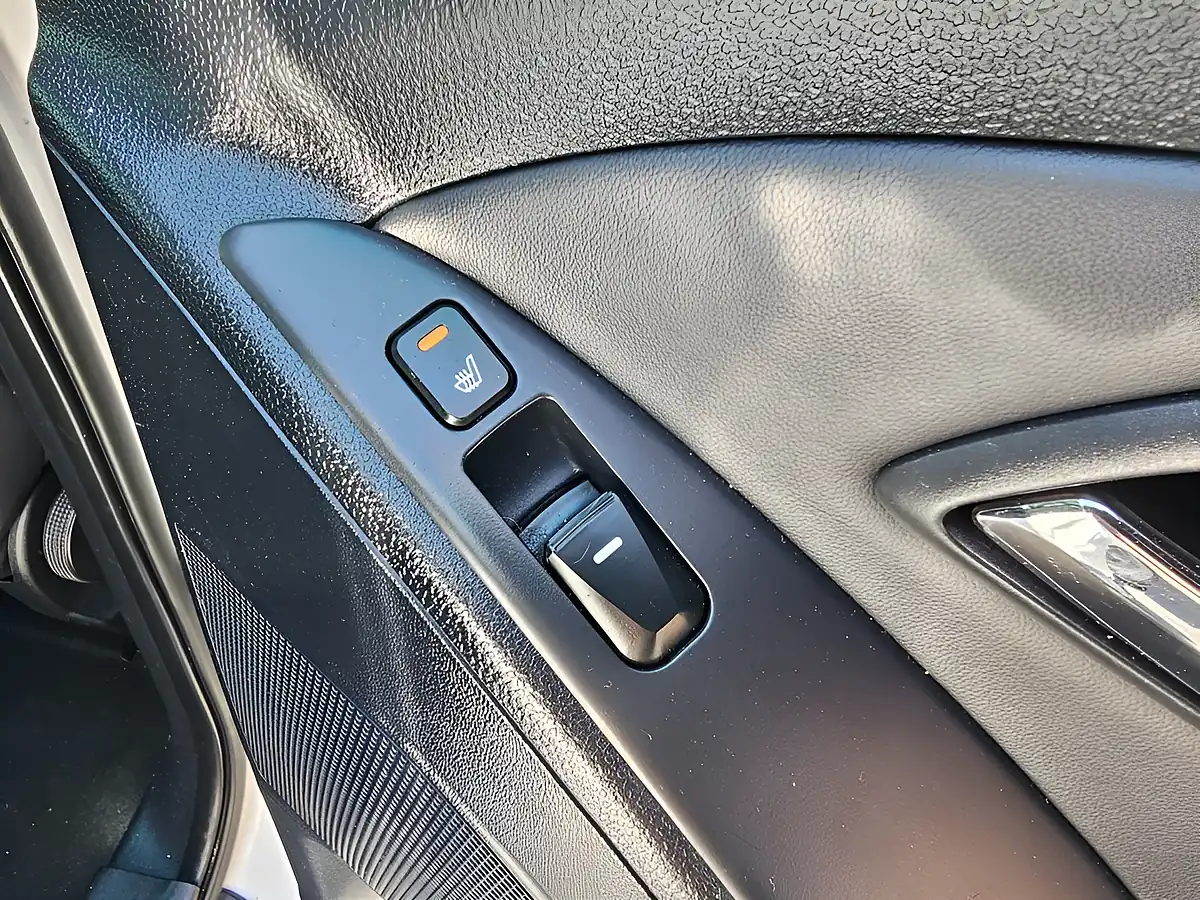 Used 2011 Hyundai Ix35 Premium White - Interior and Exterior details 12