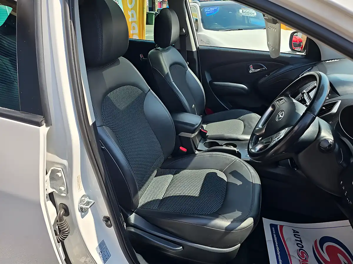 Used 2011 Hyundai Ix35 Premium White - Interior and Exterior details 13