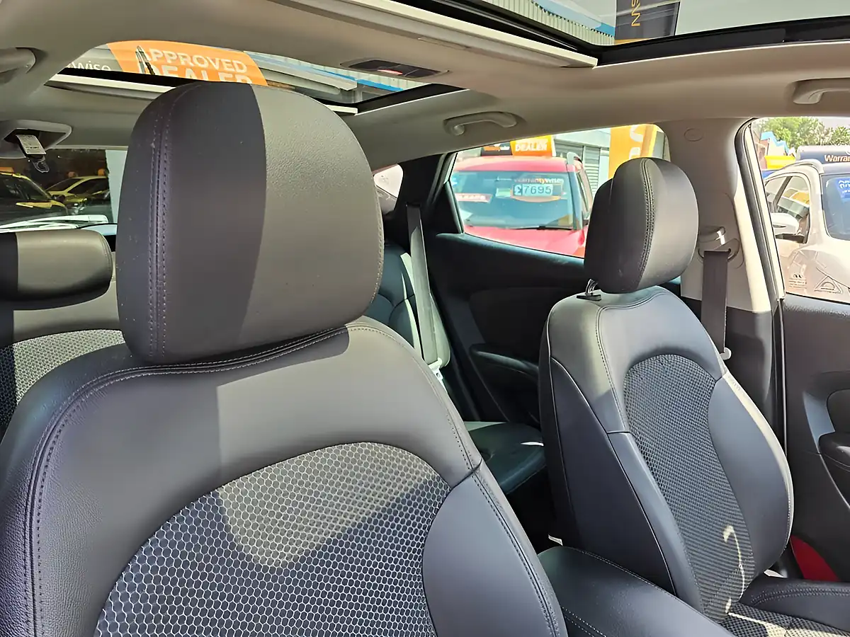 Used 2011 Hyundai Ix35 Premium White - Interior and Exterior details 14