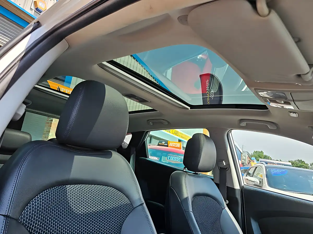 Used 2011 Hyundai Ix35 Premium White - Interior and Exterior details 16