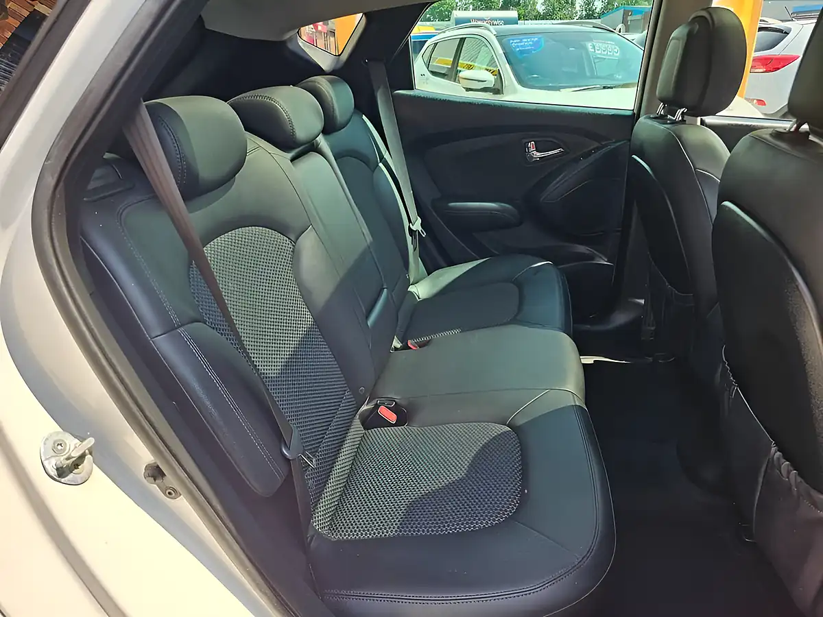 Used 2011 Hyundai Ix35 Premium White - Interior and Exterior details 6