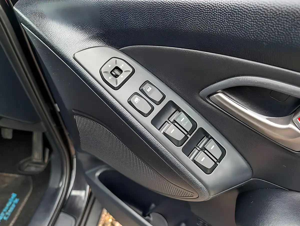Used 2011 Hyundai IX35 Style Black - Interior and Exterior details 14