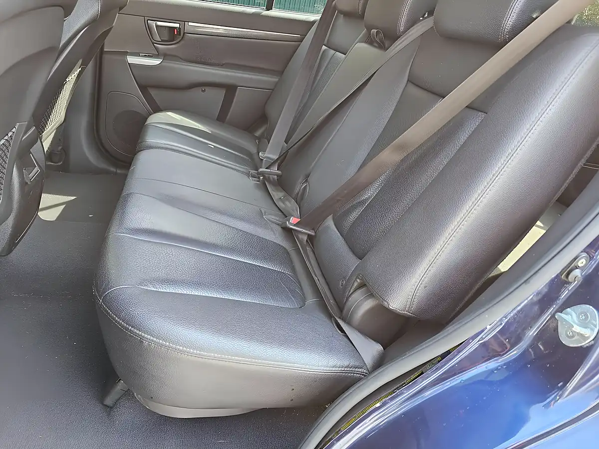 Used 2011 Hyundai Santa Fe Premium Blue - Interior and Exterior details 19