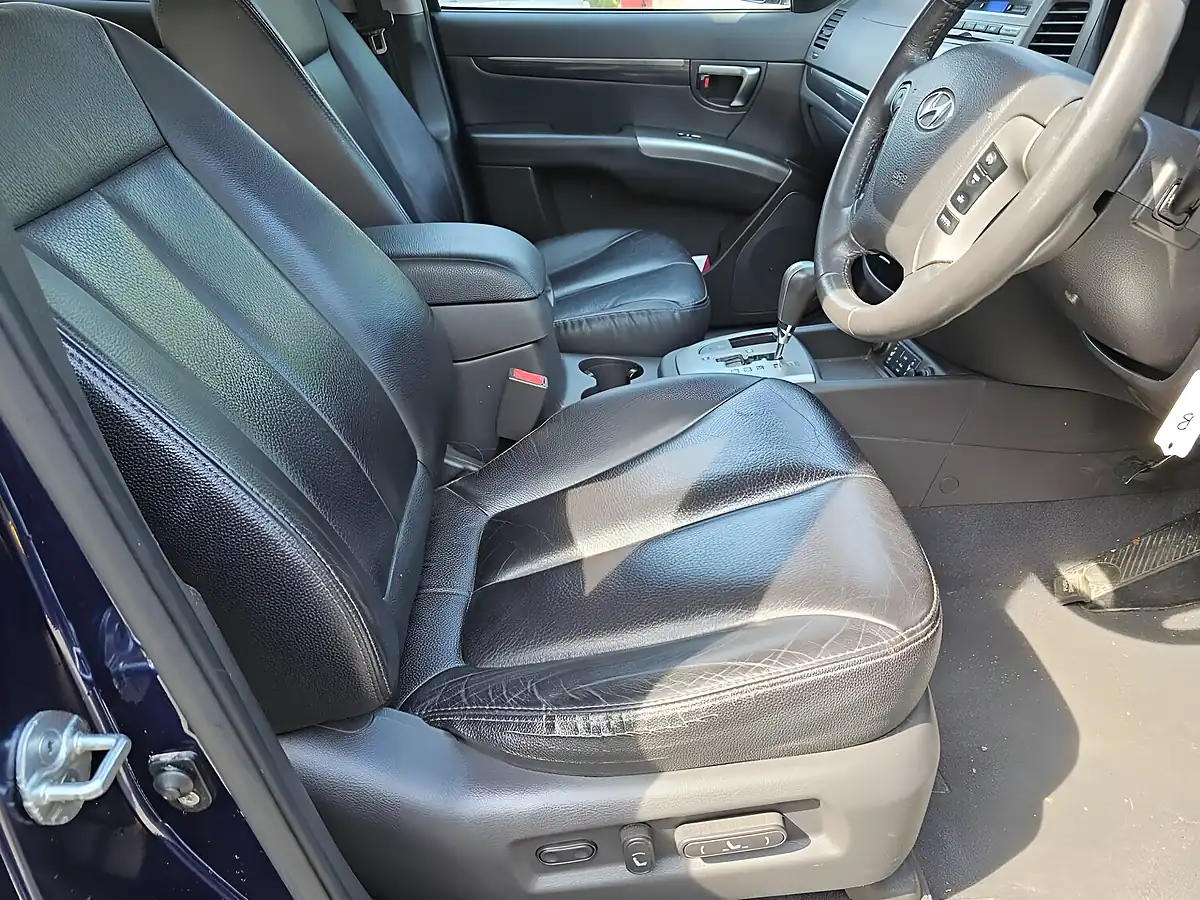 Used 2011 Hyundai Santa Fe Premium Blue - Interior and Exterior details 7