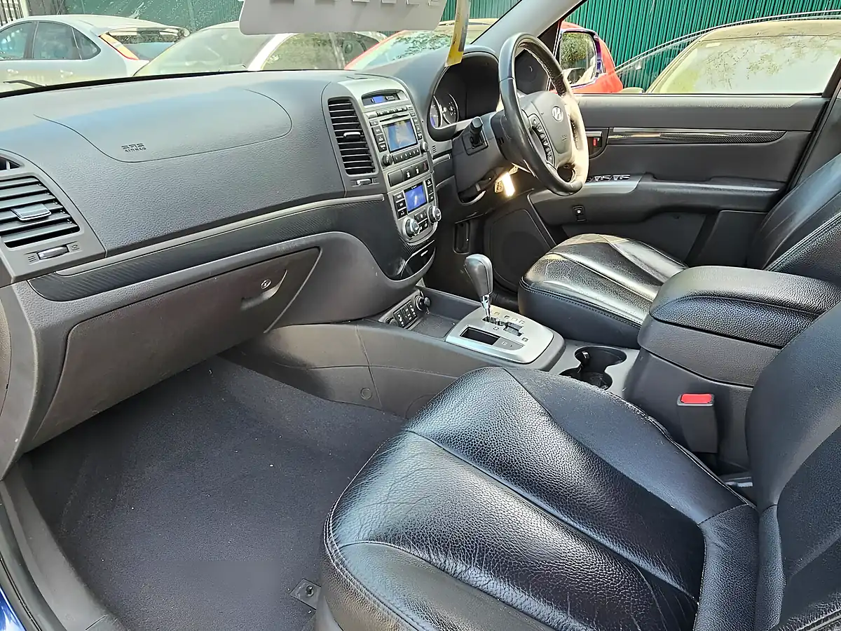 Used 2011 Hyundai Santa Fe Premium Blue - Interior and Exterior details 9
