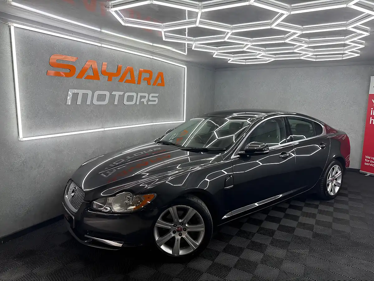 Used 2011 Jaguar Xf Luxury Grey - Front View