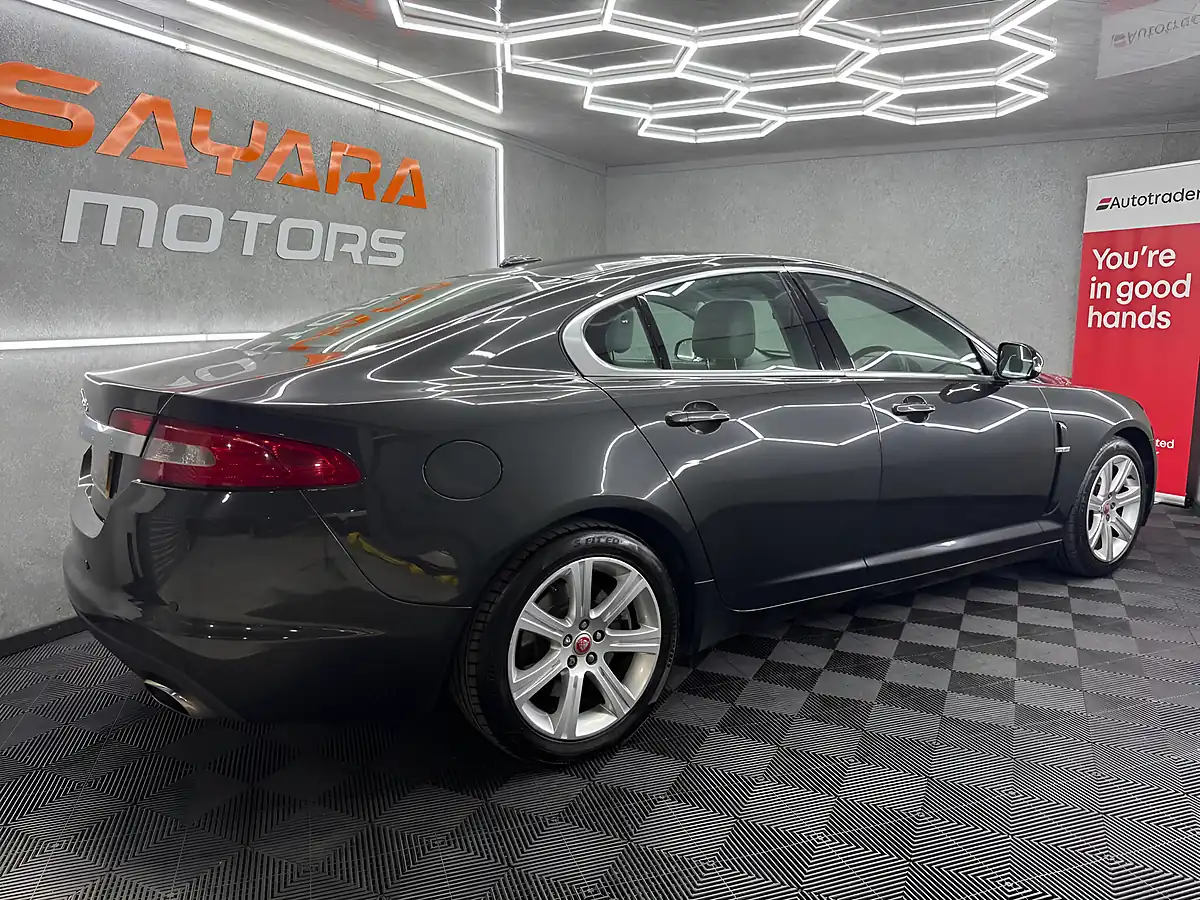 Used 2011 Jaguar Xf Luxury Grey - Interior and Exterior details 10