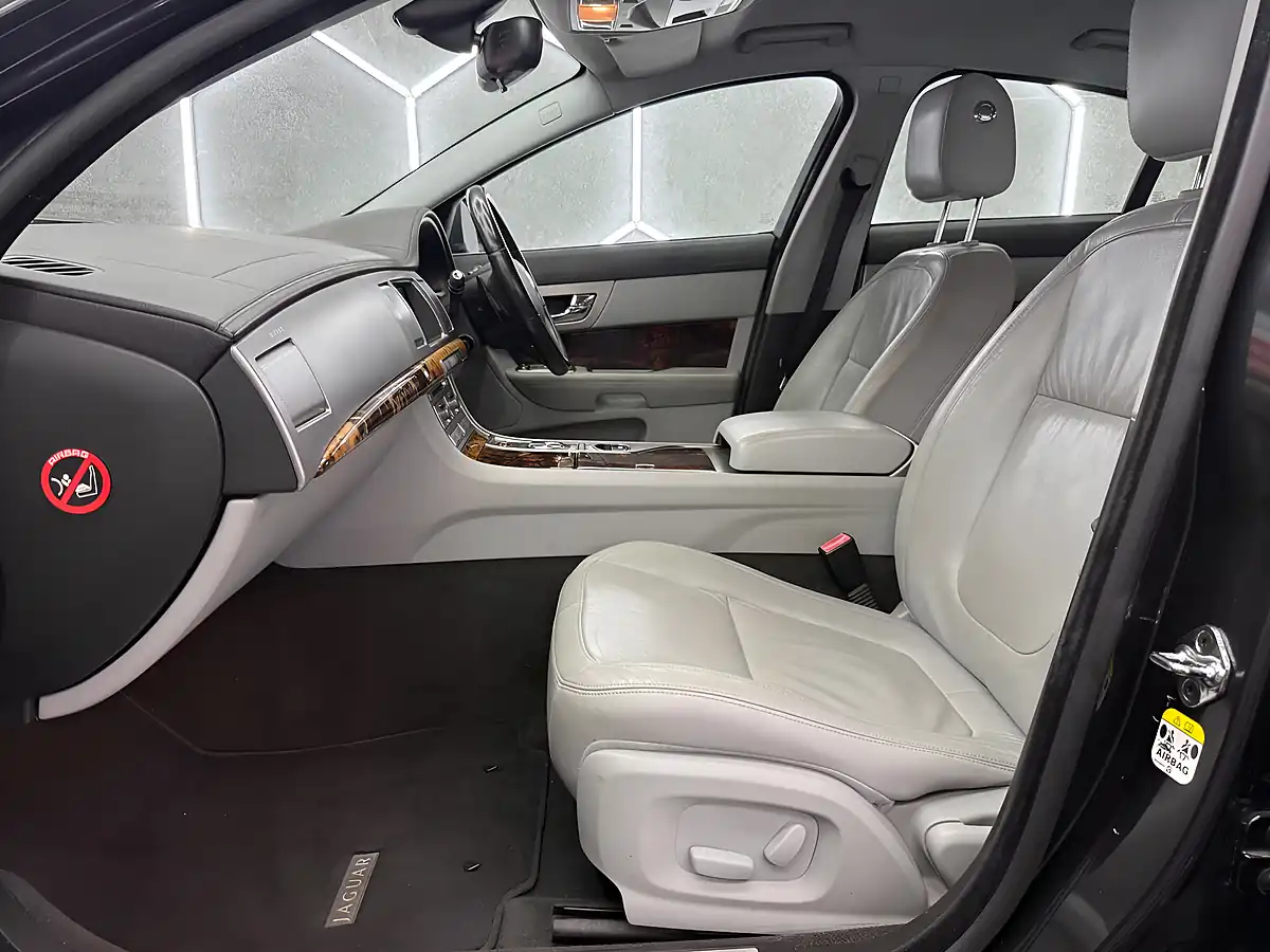 Used 2011 Jaguar Xf Luxury Grey - Interior and Exterior details 13