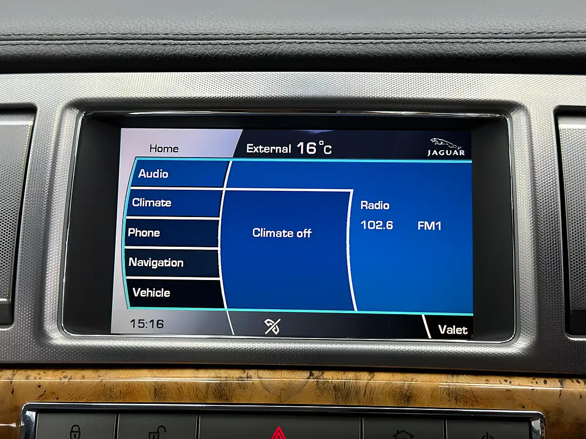 Used 2011 Jaguar Xf Luxury Grey - Interior and Exterior details 17