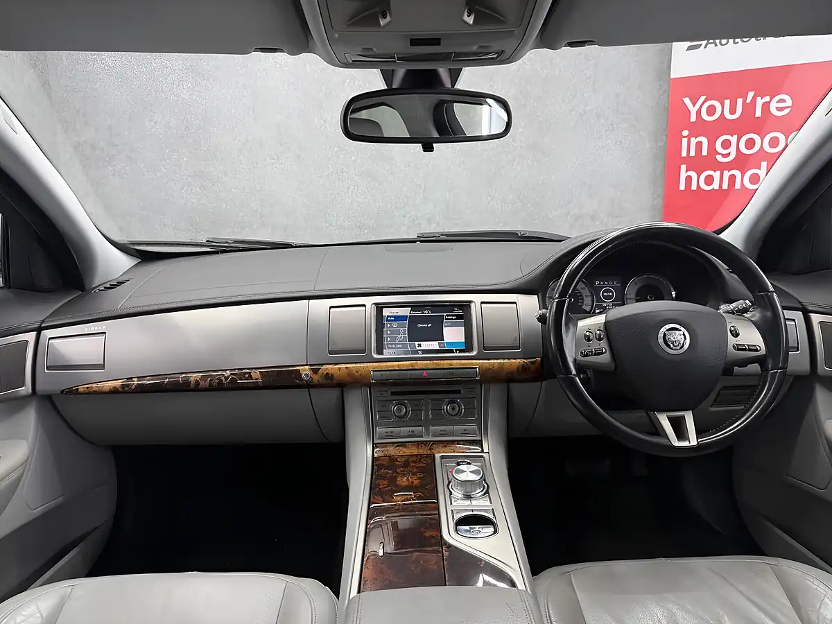 Used 2011 Jaguar Xf Luxury Grey - Interior and Exterior details 20