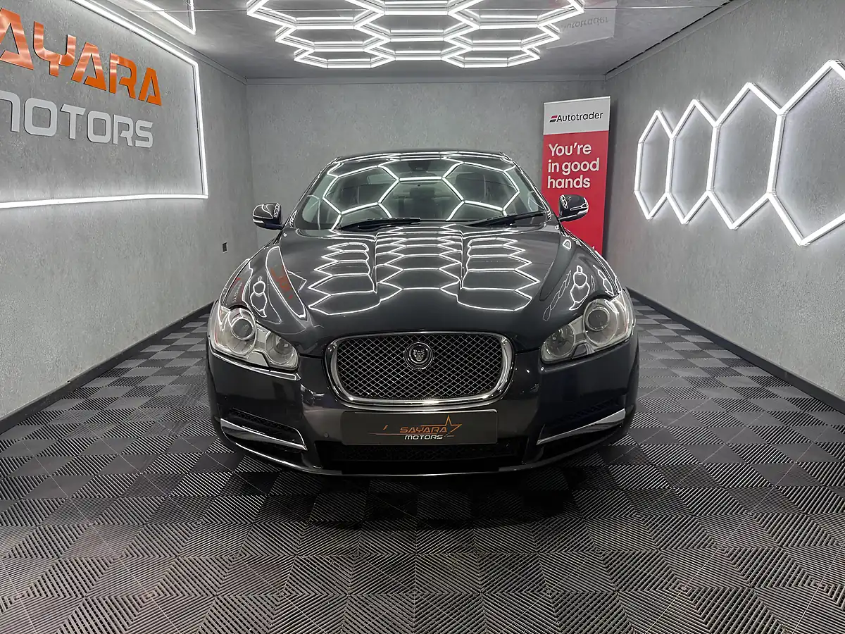 Used 2011 Jaguar Xf Luxury Grey - Interior and Exterior details 3