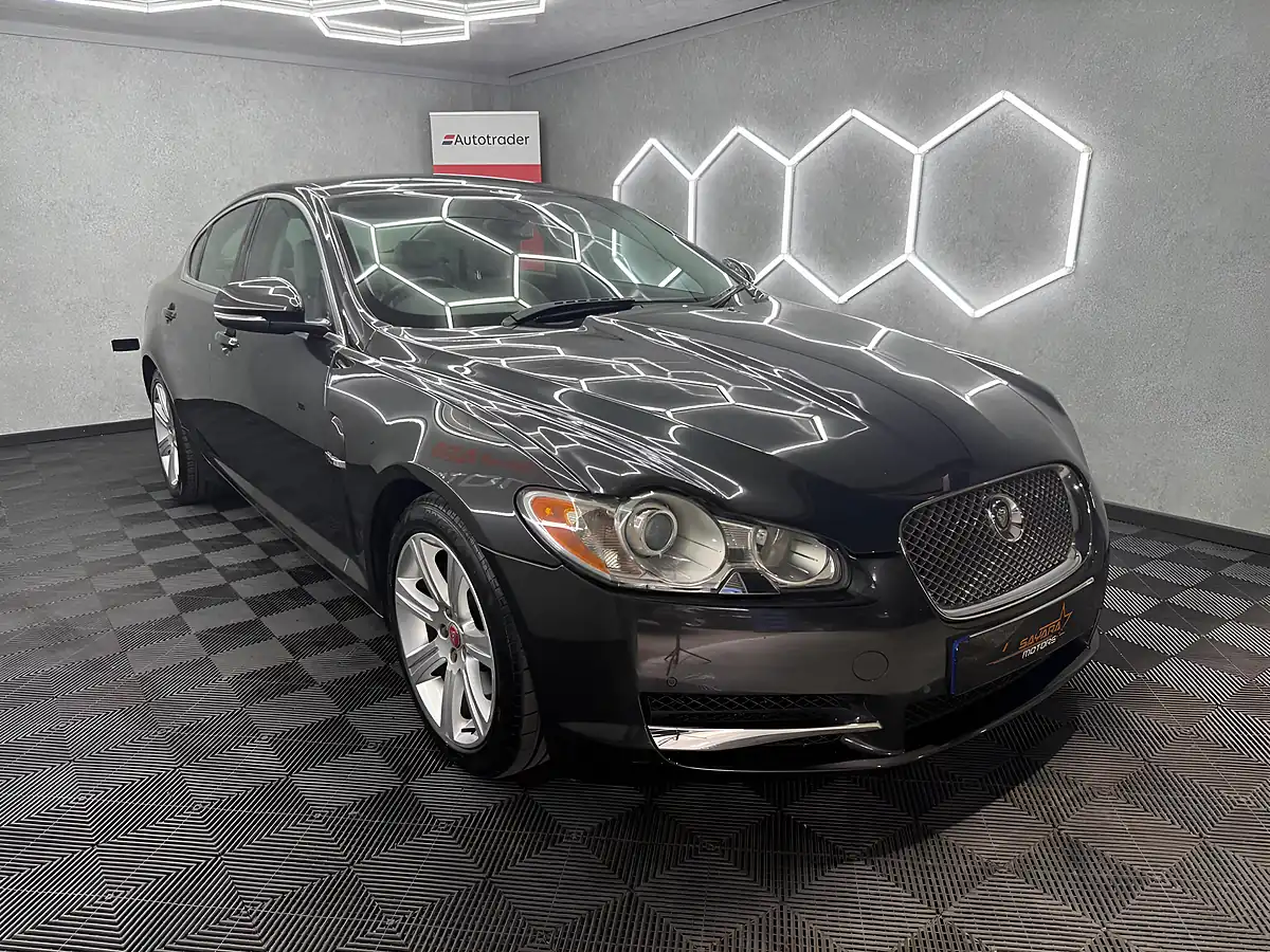 Used 2011 Jaguar Xf Luxury Grey - Interior and Exterior details 4