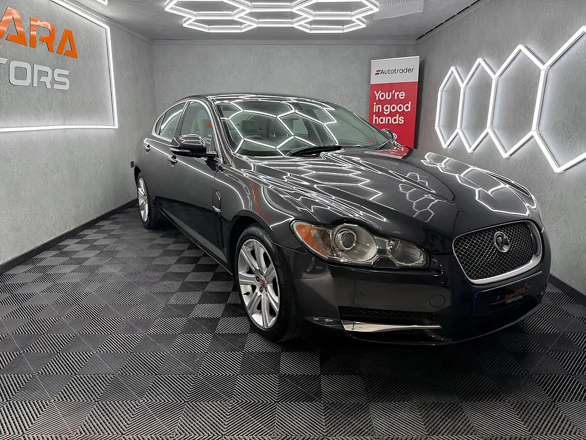 Used 2011 Jaguar Xf Luxury Grey - Interior and Exterior details 7