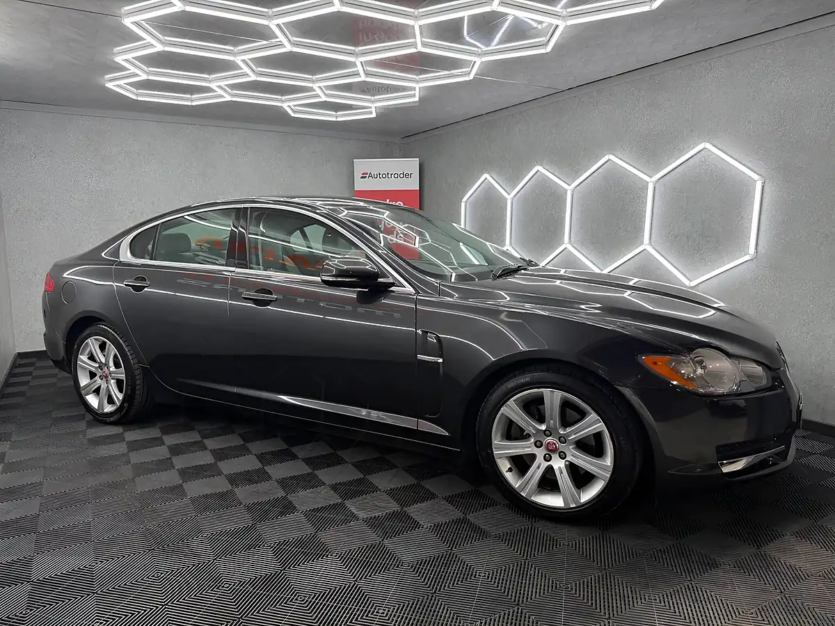 Used 2011 Jaguar Xf Luxury Grey - Interior and Exterior details 9