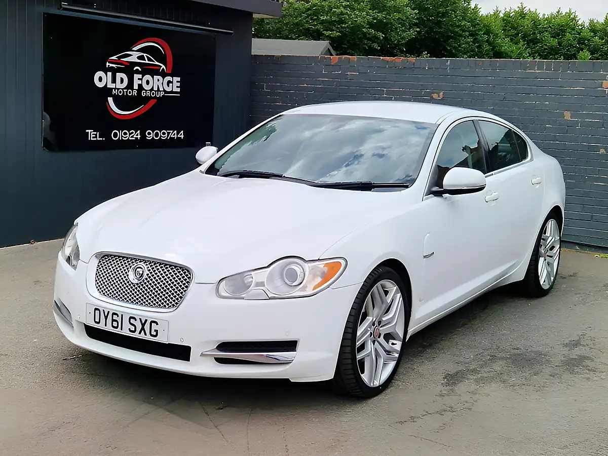 Used 2011 Jaguar Xf Luxury White - Front View