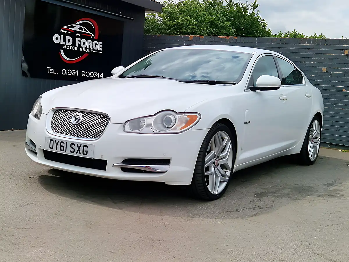 Used 2011 Jaguar Xf Luxury White - Interior and Exterior details 11