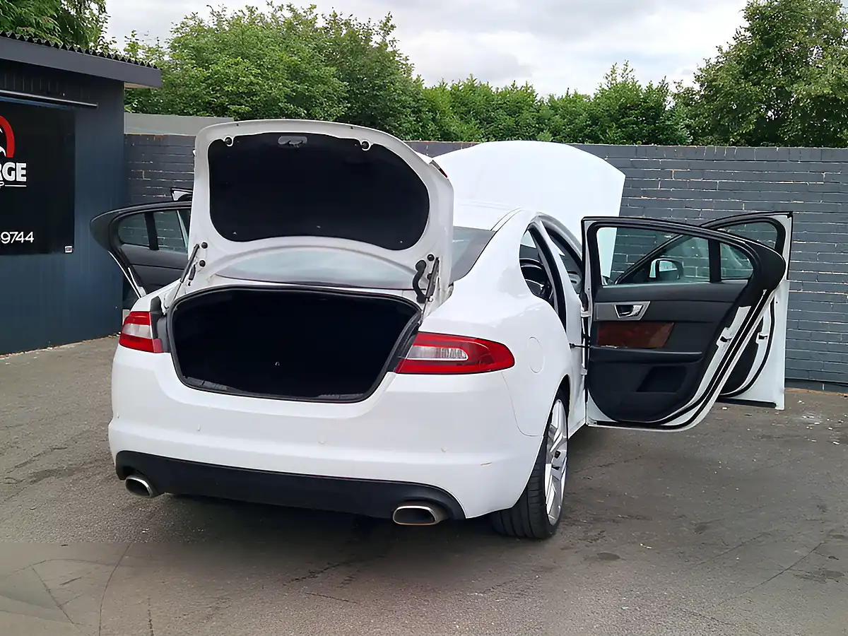 Used 2011 Jaguar Xf Luxury White - Interior and Exterior details 12