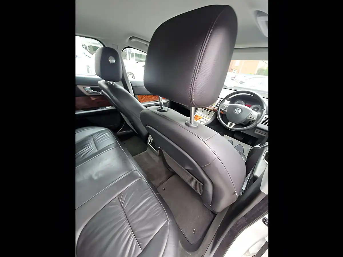 Used 2011 Jaguar Xf Luxury White - Interior and Exterior details 15