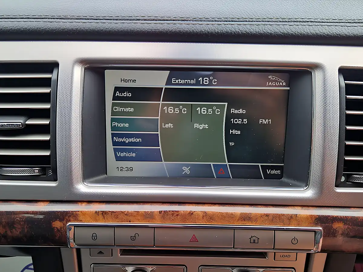 Used 2011 Jaguar Xf Luxury White - Interior and Exterior details 19