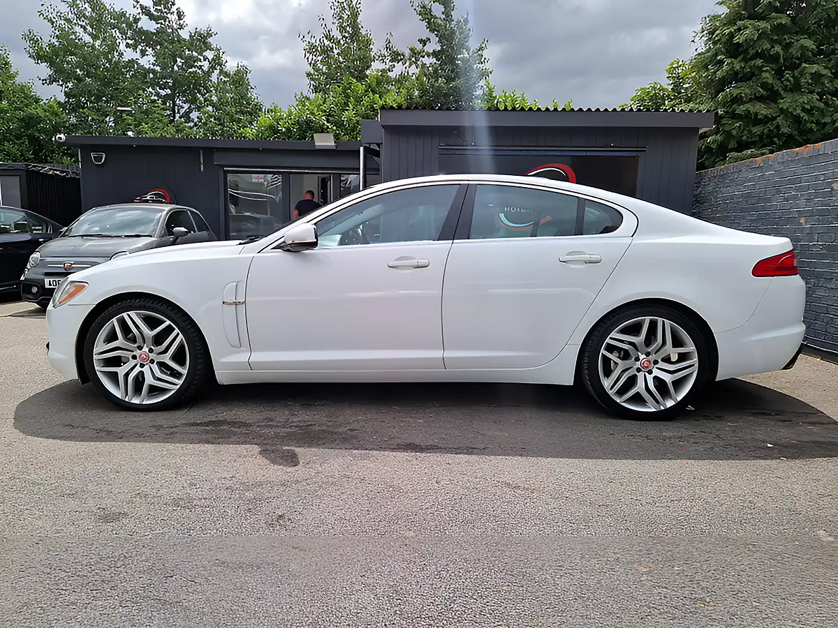 Used 2011 Jaguar Xf Luxury White - Interior and Exterior details 6